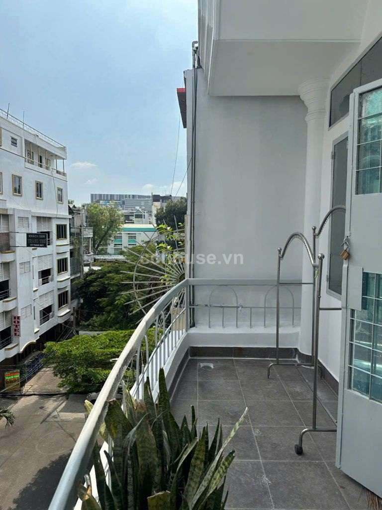 Cho thuê nhà HXH Sư Vạn Hạnh, P.Hòa Hưng. DT 4.36x13.2m, 4 tầng ST
