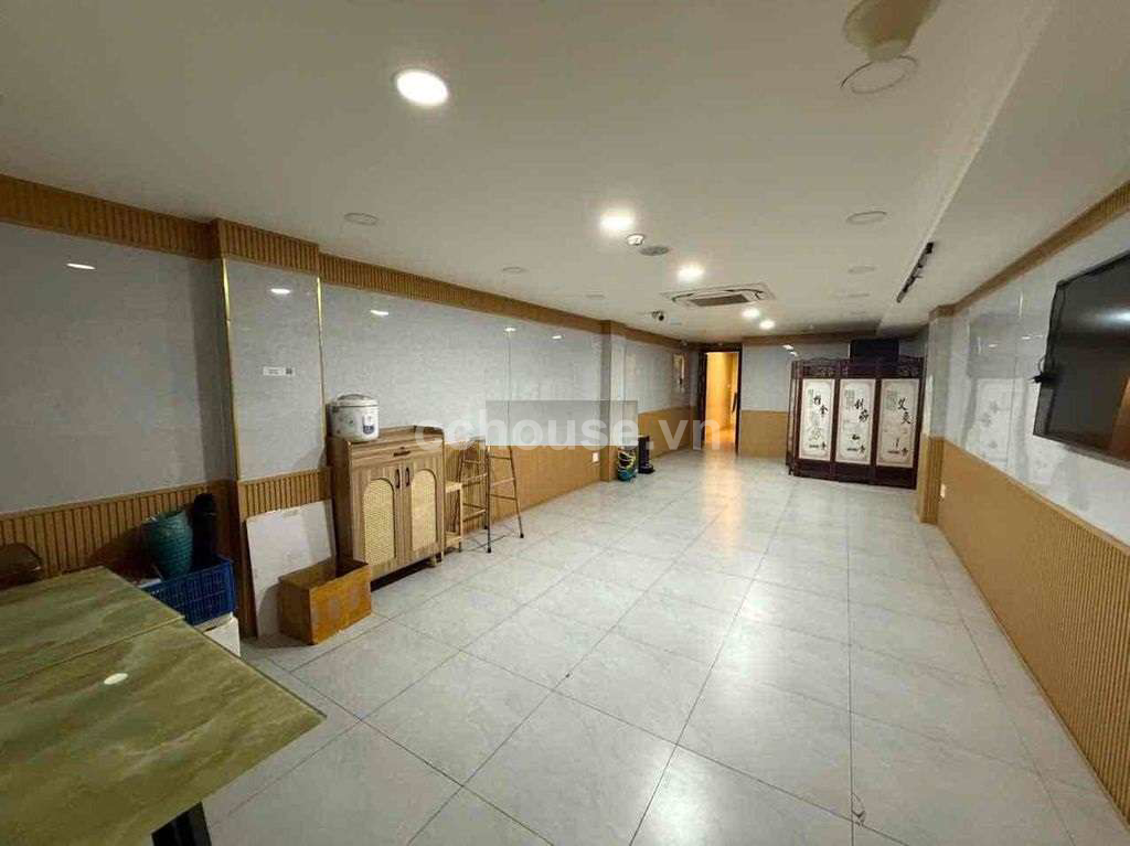 Cho thuê nhà MT Hùng Vương, P.Chợ Quán. DT 4.1x42m, hầm 5 tầng