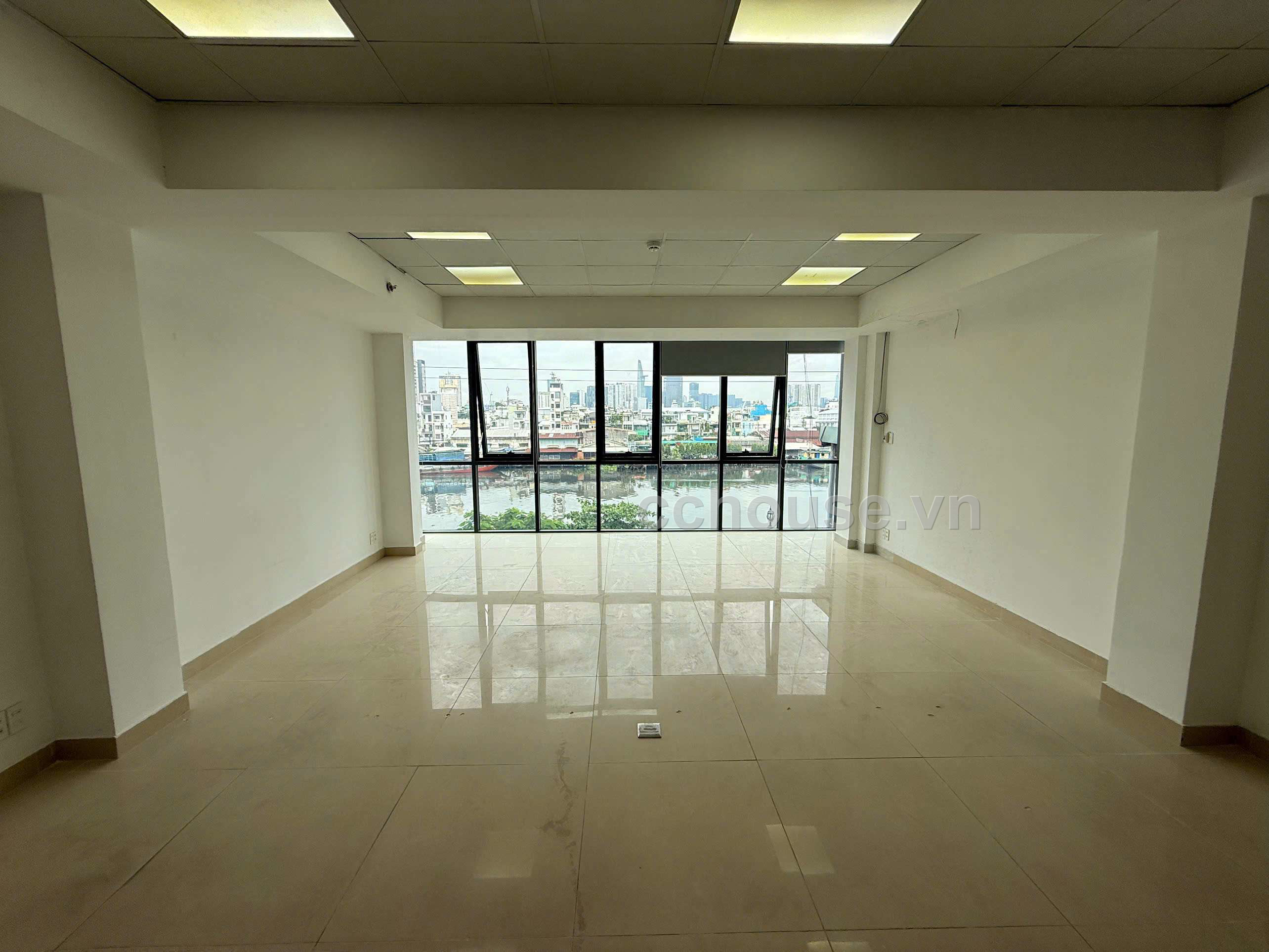 Tòa nhà MT Trần Xuân Soạn, P.Tân Hưng. DT 6.1x40m, hầm 6 tầng