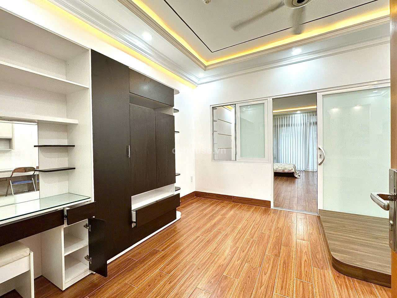  Toà nhà 7 tầng Mặt tiền nội bộ đường 3/2 . Có Hầm