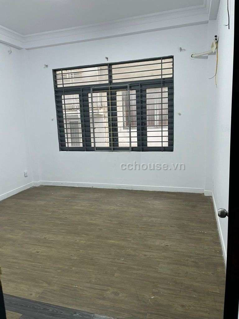 Cho thuê nhà MT Đường 45, P.Khánh Hội. DT 4x18m, 4 tầng ST