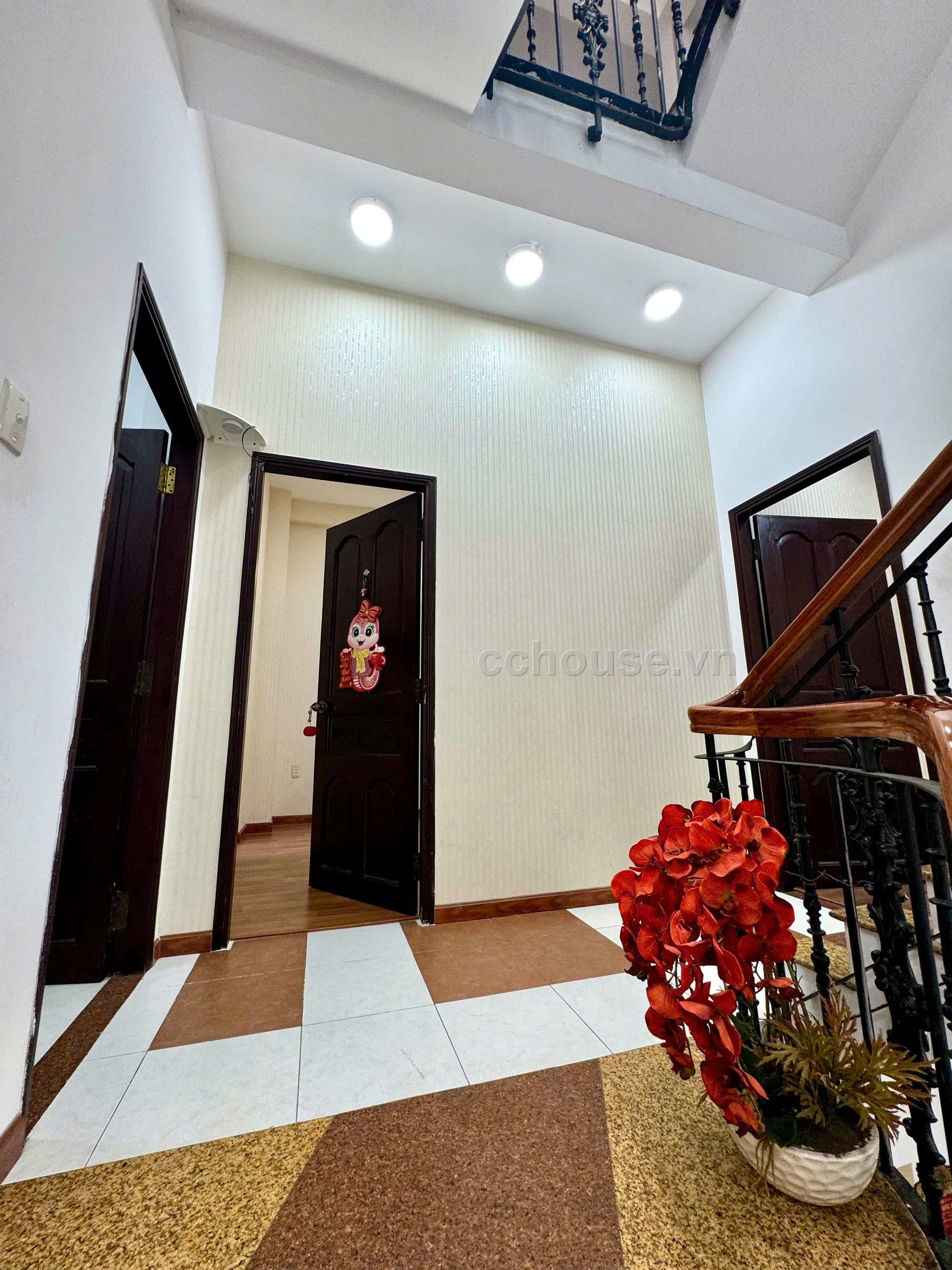 Cho thuê nhà MT Vạn Kiếp, P.Gia Định. DT 7x15m, 4 tầng