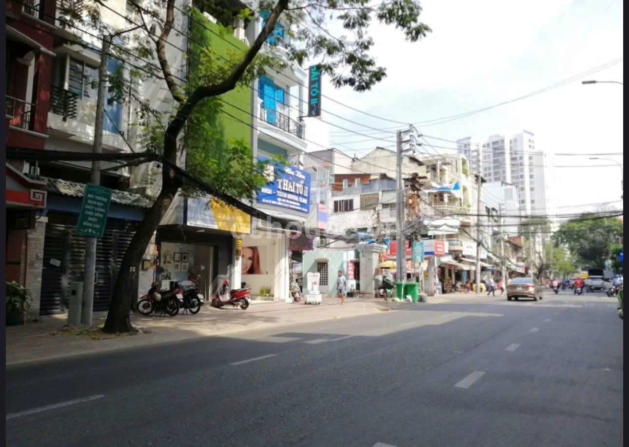 Sieu-pham-Khach-san-2-Mat-Tien-truoc-sau-duong-Ly-Chinh-Thang-Phuong-8-Quan-3-id9500