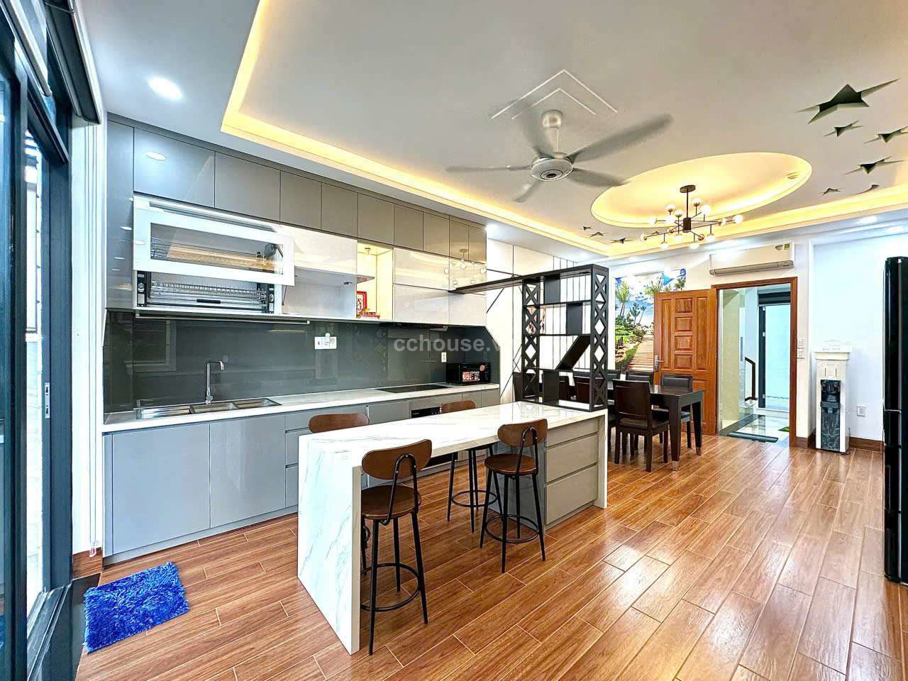  Toà nhà 7 tầng Mặt tiền nội bộ đường 3/2 . Có Hầm