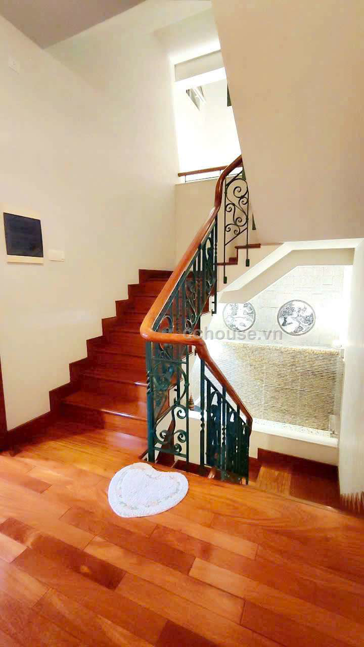BIỆT THỰ 3 MẶT TIỀN 2 NGUYỄN THÀNH Ý QUẬN 1 KHU CAO CẤP SANG TRỌNG 