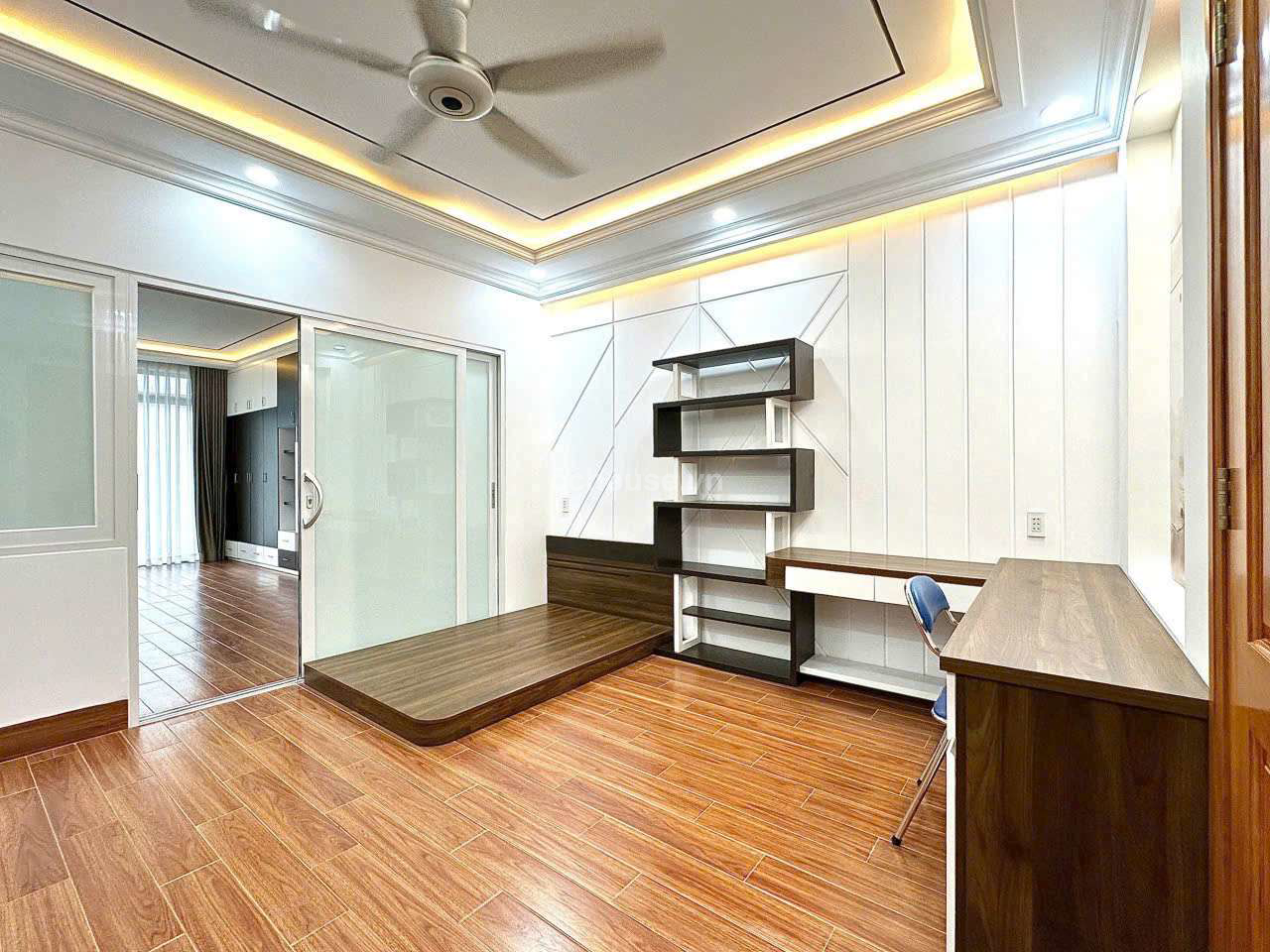  Toà nhà 7 tầng Mặt tiền nội bộ đường 3/2 . Có Hầm