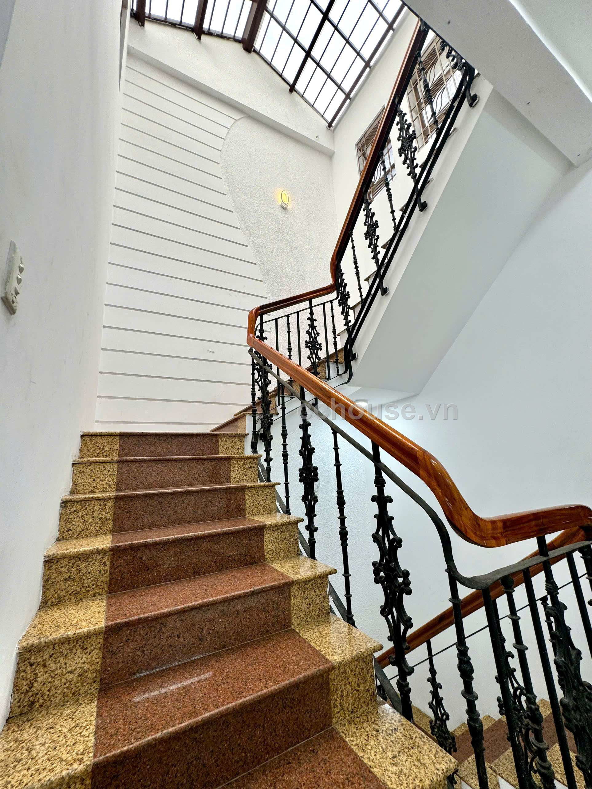 Cho thuê nhà MT Vạn Kiếp, P.Gia Định. DT 7x15m, 4 tầng
