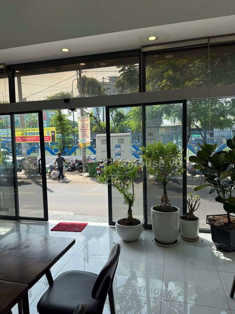 Cho thuê nhà MT Đồng Nai, P.Hòa Hưng. DT 86m², 4 tầng