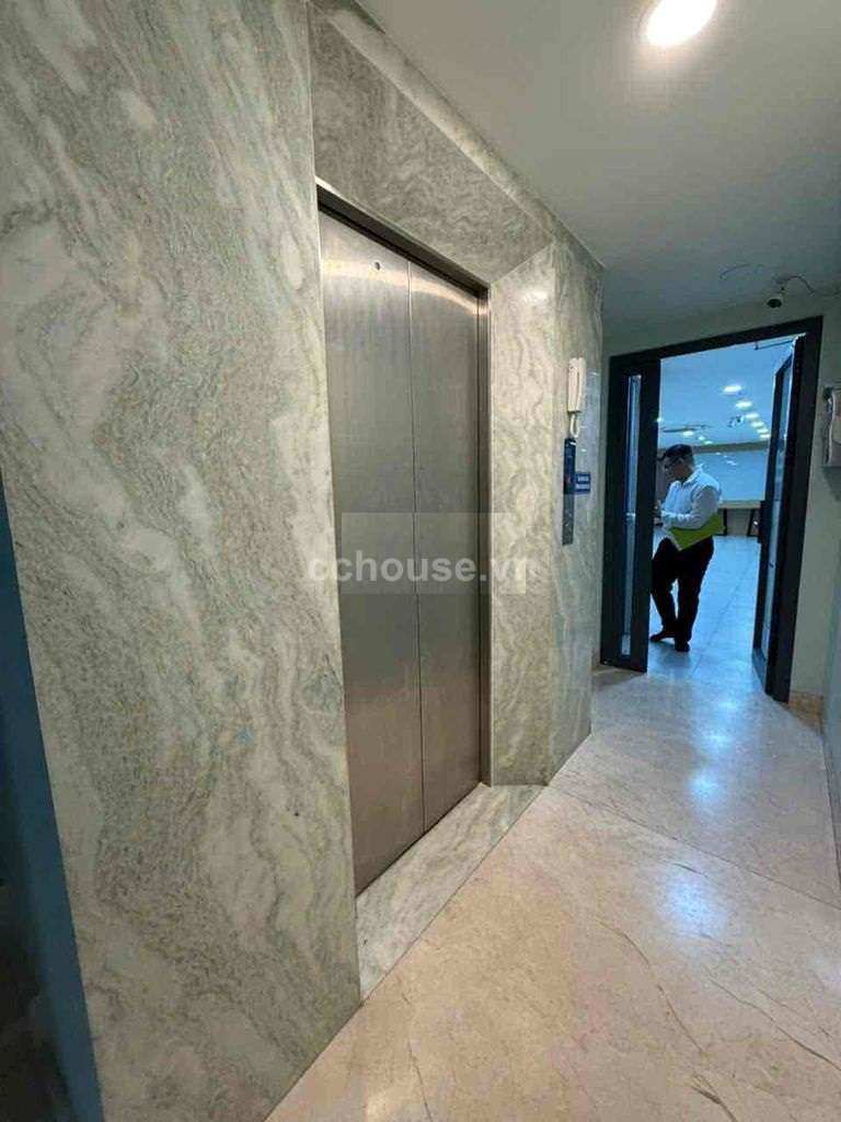 Cho thuê nhà MT Hùng Vương, P.Chợ Quán. DT 4.1x42m, hầm 5 tầng