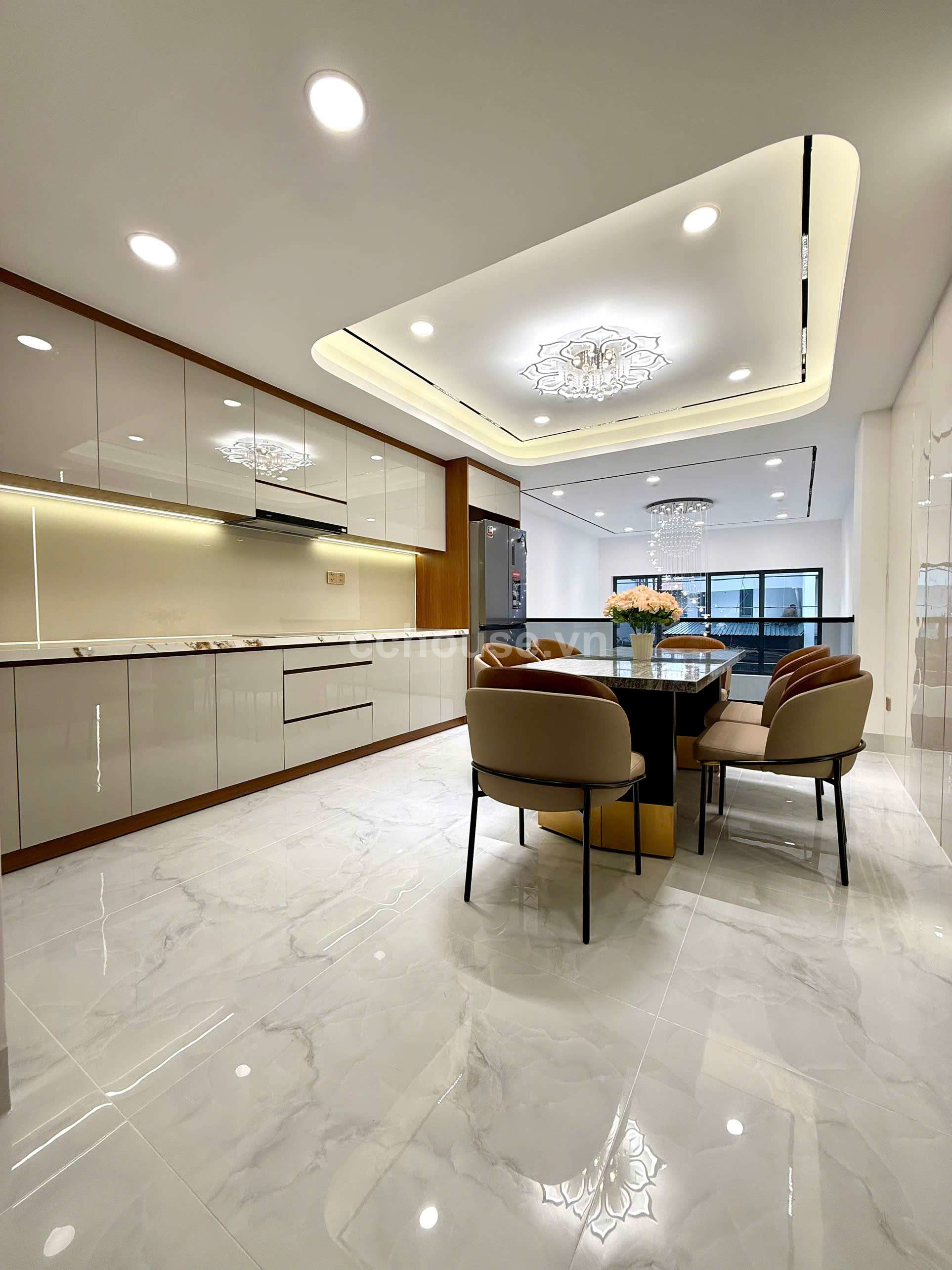 Sieu-Pham-Nha-Pho-Hien-Dai-Ngay-Cach-mang-Thang-8--Duong-nhua-10m-id9600