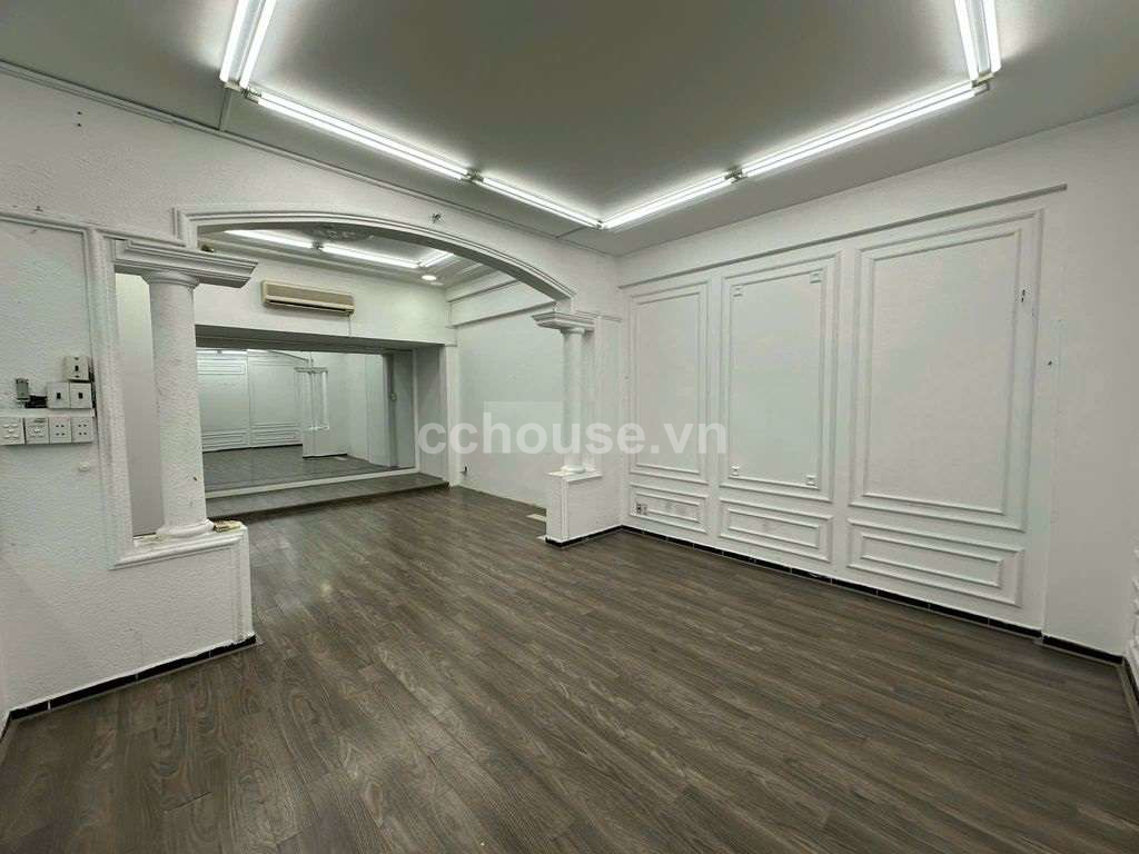 Cho thuê nhà MT Hồ Văn Huê, P.Đức Nhuận. DT 10x10m, 4 tầng