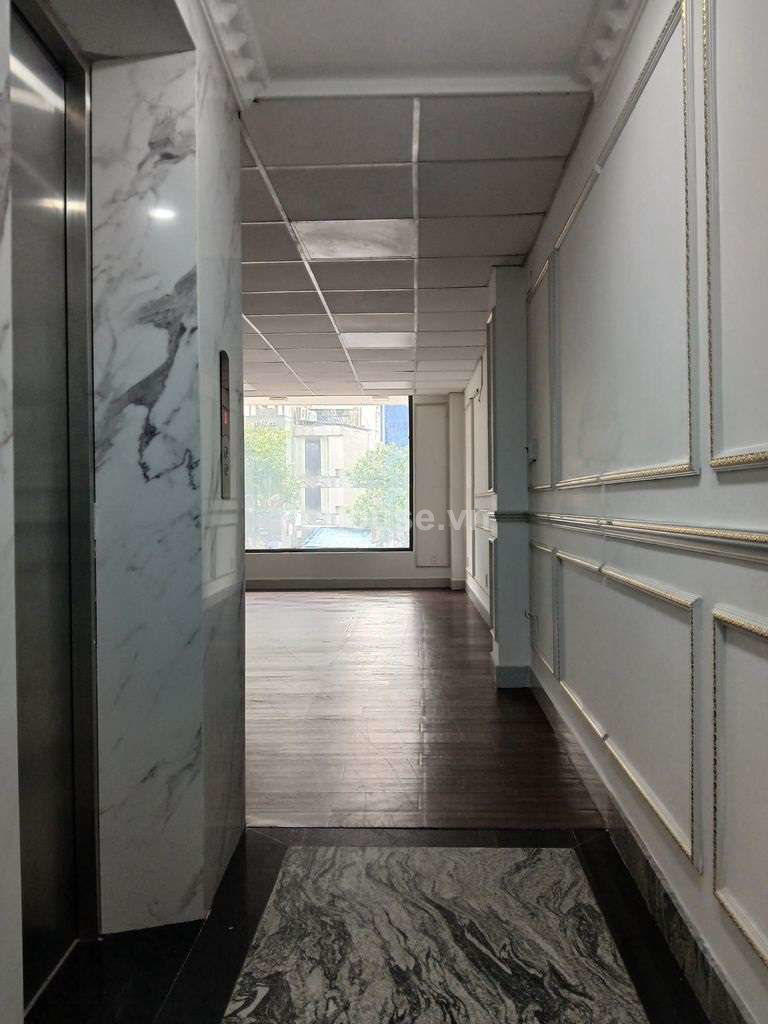Cho thuê tòa nhà MT Nguyễn Văn Trỗi, P.Phú Nhuận. DT 5.5x12m, 8 tầng