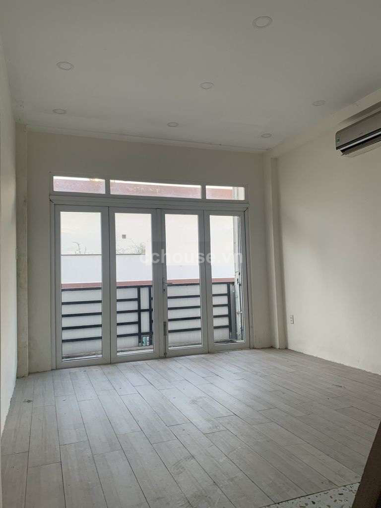 Cho thuê nhà MT Phạm Phú Thứ, P.Bảy Hiền. DT 4x8m, 4 tầng