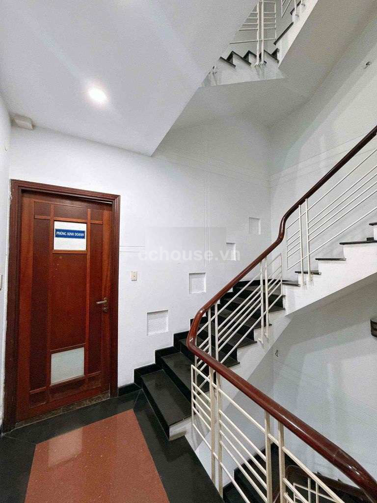Cho thuê MBKD Hùng Vương, P.Chợ Quán. DT 4x20m, 2 tầng