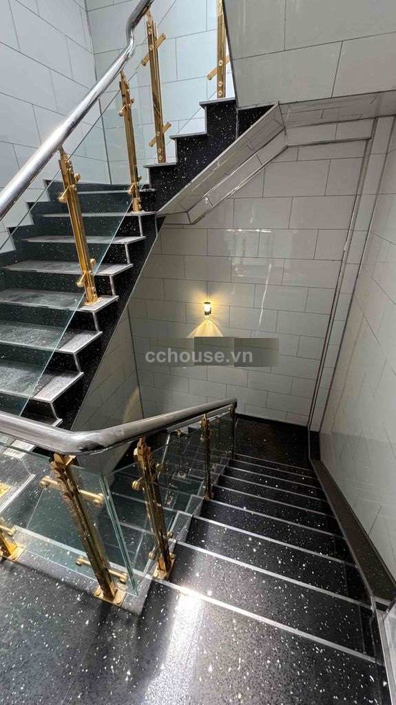 Cho thuê nhà MT An Dương Vương, P.An Đông. DT 4.25x20m, 4 tầng thang máy