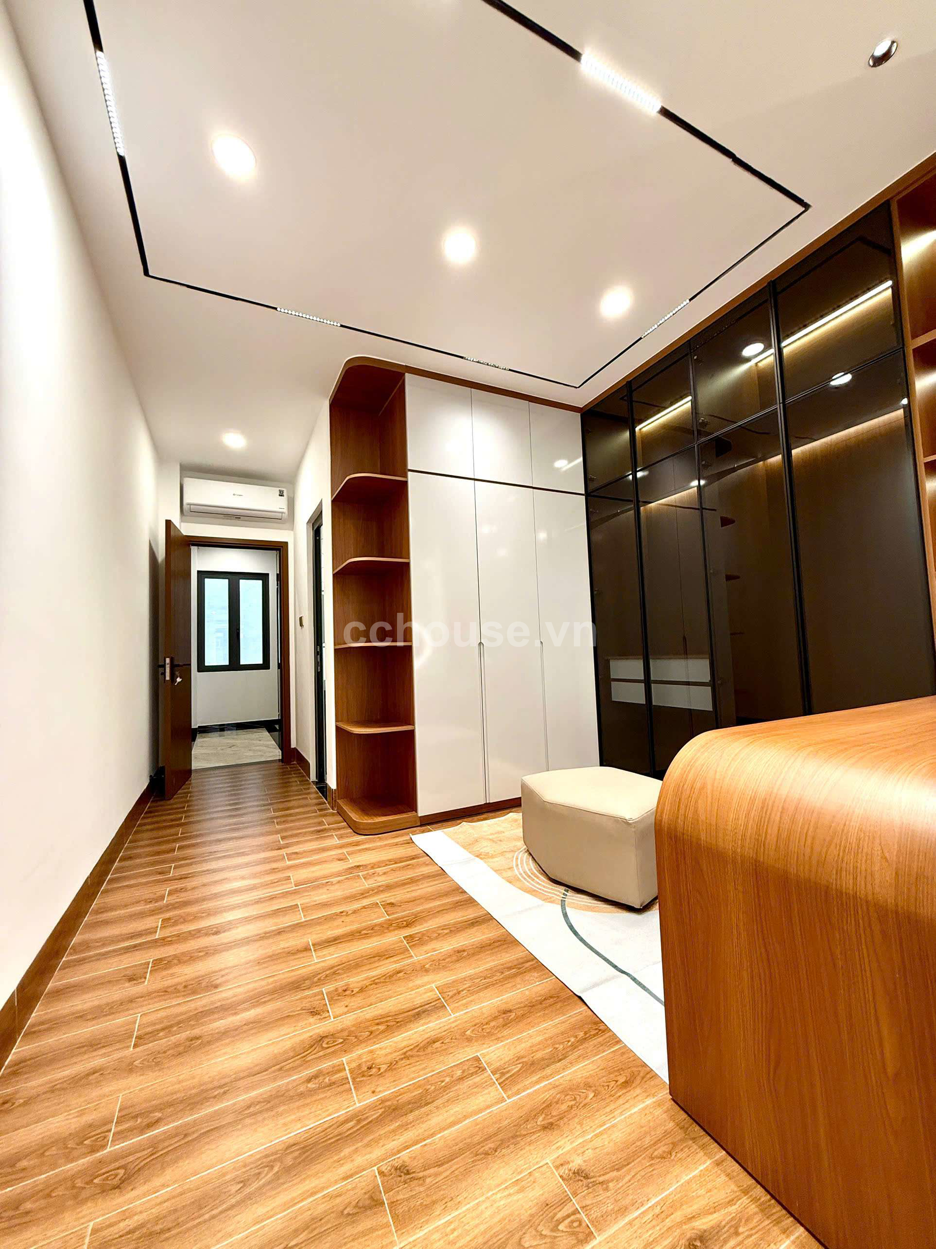 Bán nhà HXH 766 CMT8, P.Tân Sơn Nhất. DT 3.8x15m, 5 tầng ST