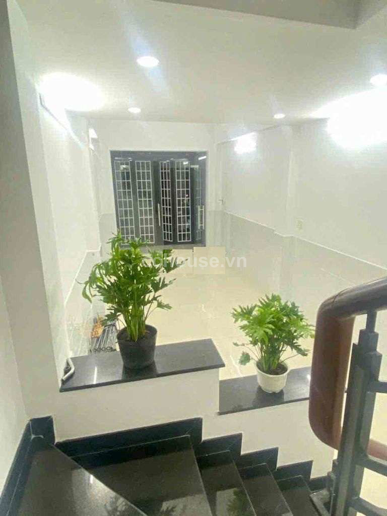Nhà HXT Nguyễn Đình Chiểu, P.Bàn Cờ. DT 3.4x12.5m, 4 tầng ST