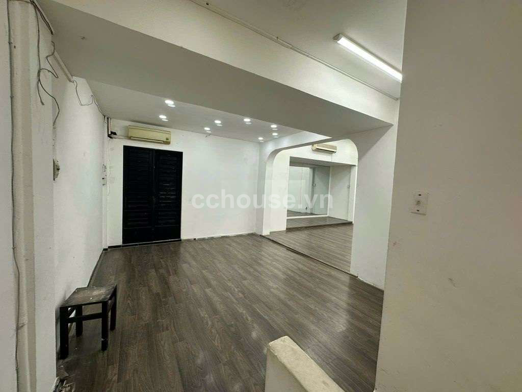 Cho thuê nhà MT Hồ Văn Huê, P.Đức Nhuận. DT 10x10m, 4 tầng