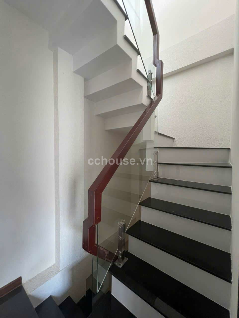 Bán nhà HXH Tô Hiến Thành, P.Diên Hồng. DT 6x5m, 5 tầng