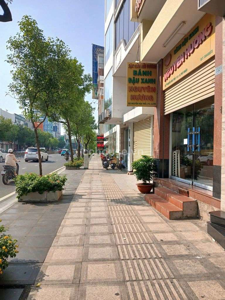 Cho thuê tòa nhà MT Nguyễn Văn Trỗi, P.Phú Nhuận. DT 5.5x12m, 8 tầng