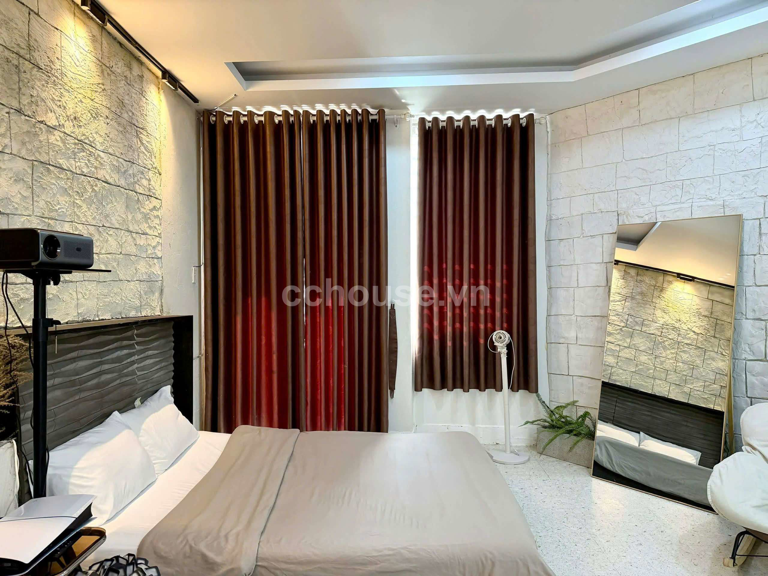 Bán nhà căn góc HXH Phùng Văn Cung, P.Cầu Kiệu. DT 5x9m, 5 tầng