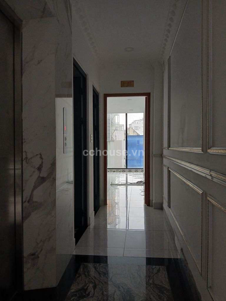 Cho thuê tòa nhà MT Nguyễn Văn Trỗi, P.Phú Nhuận. DT 5.5x12m, 8 tầng