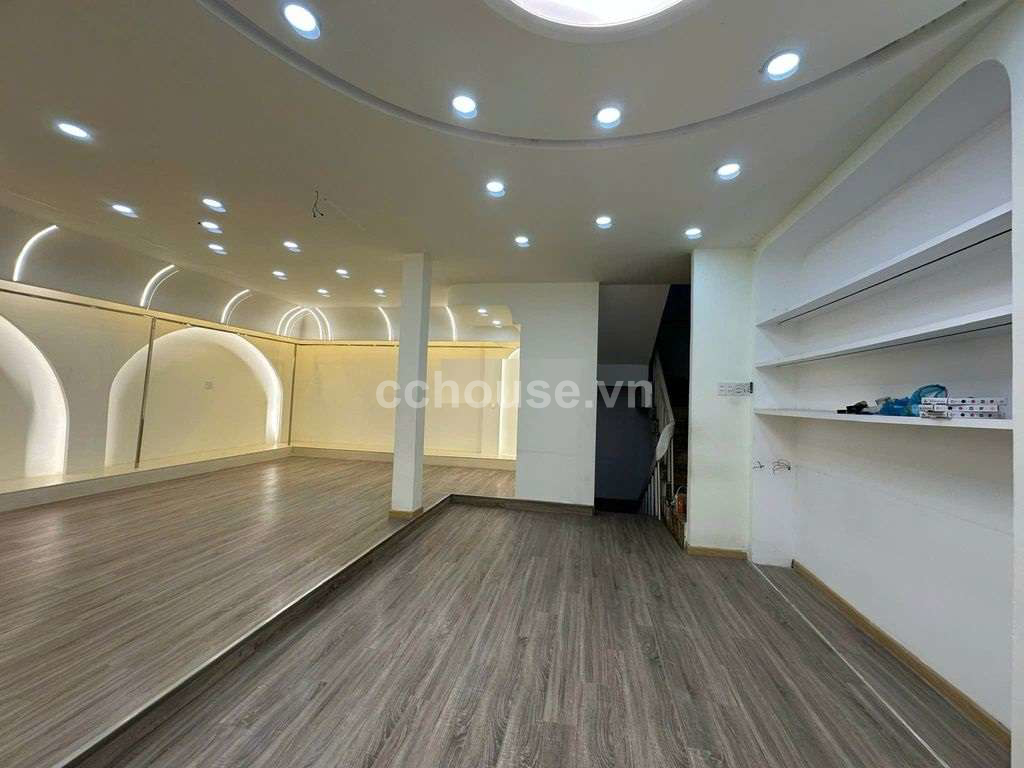 Cho thuê nhà MT Hồ Văn Huê, P.Đức Nhuận. DT 10x10m, 4 tầng