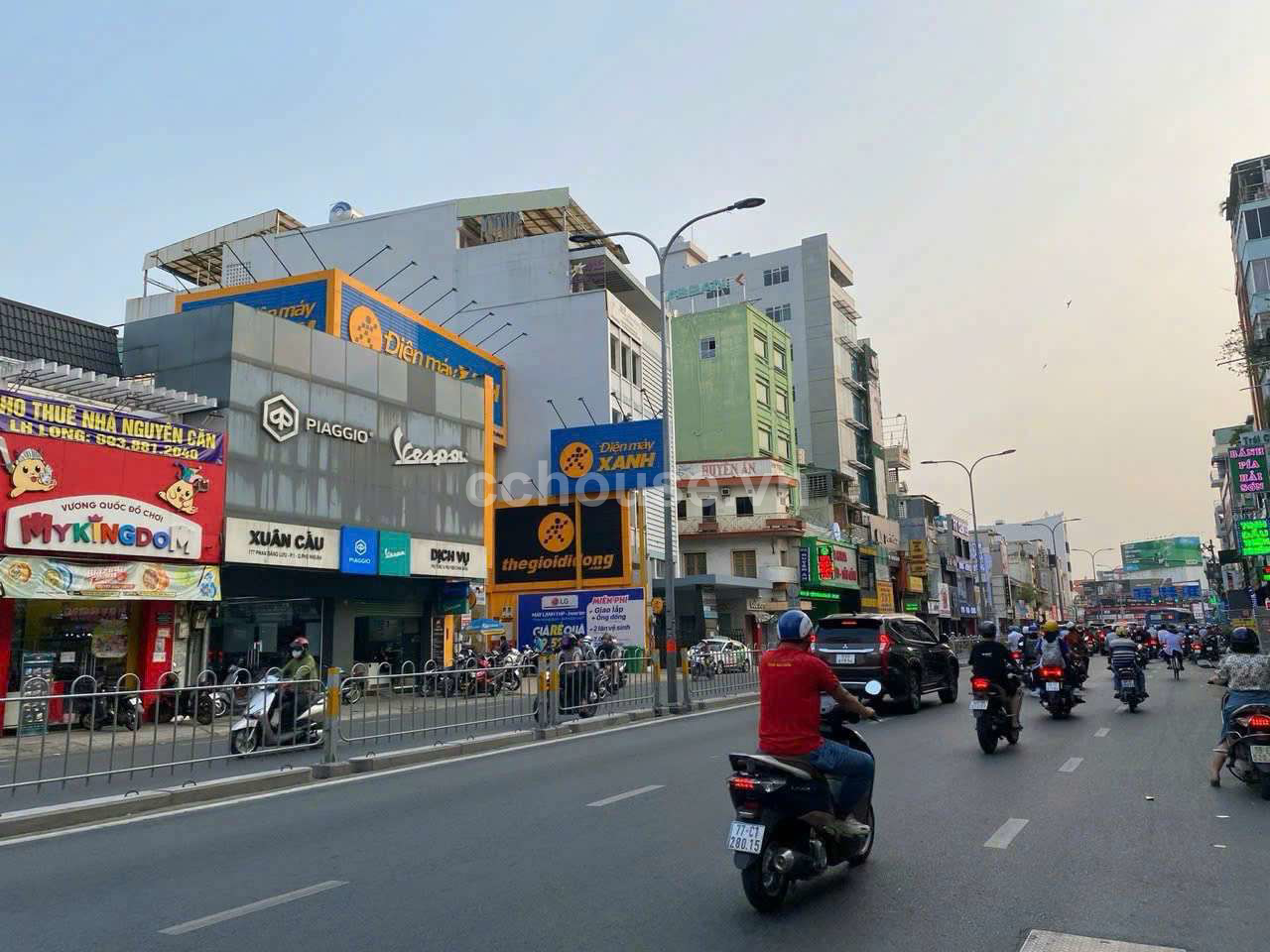 Mặt tiền 177 Phan Đăng Lưu, Phường 1, Quận Phú Nhuận. Diện tích: 8,7m x 28m. Công nhận: 218m2. 