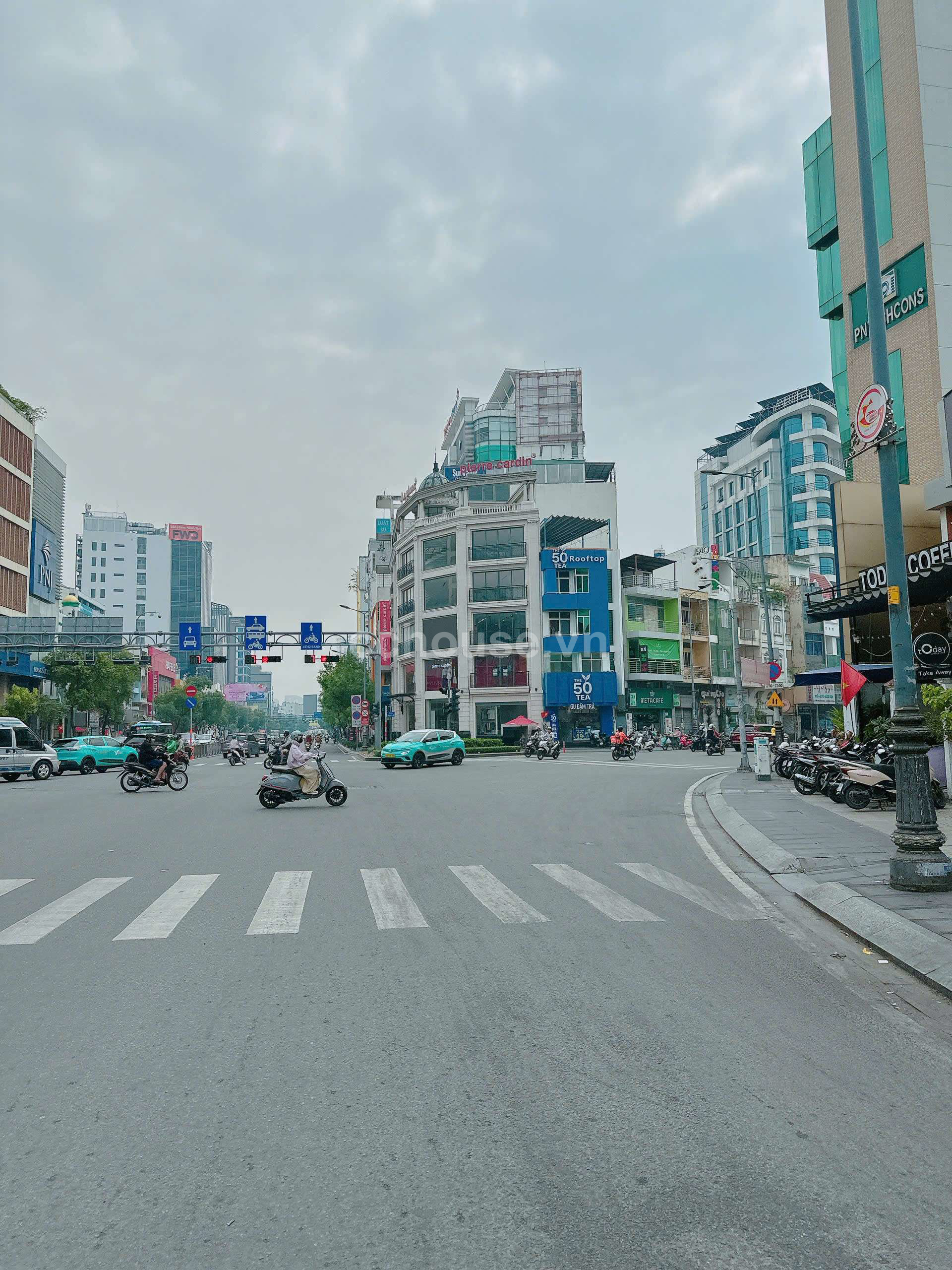Bán nhà MT Nguyễn Văn Trỗi, P.Phú Nhuận. DT 4.2x8m, 7 tầng