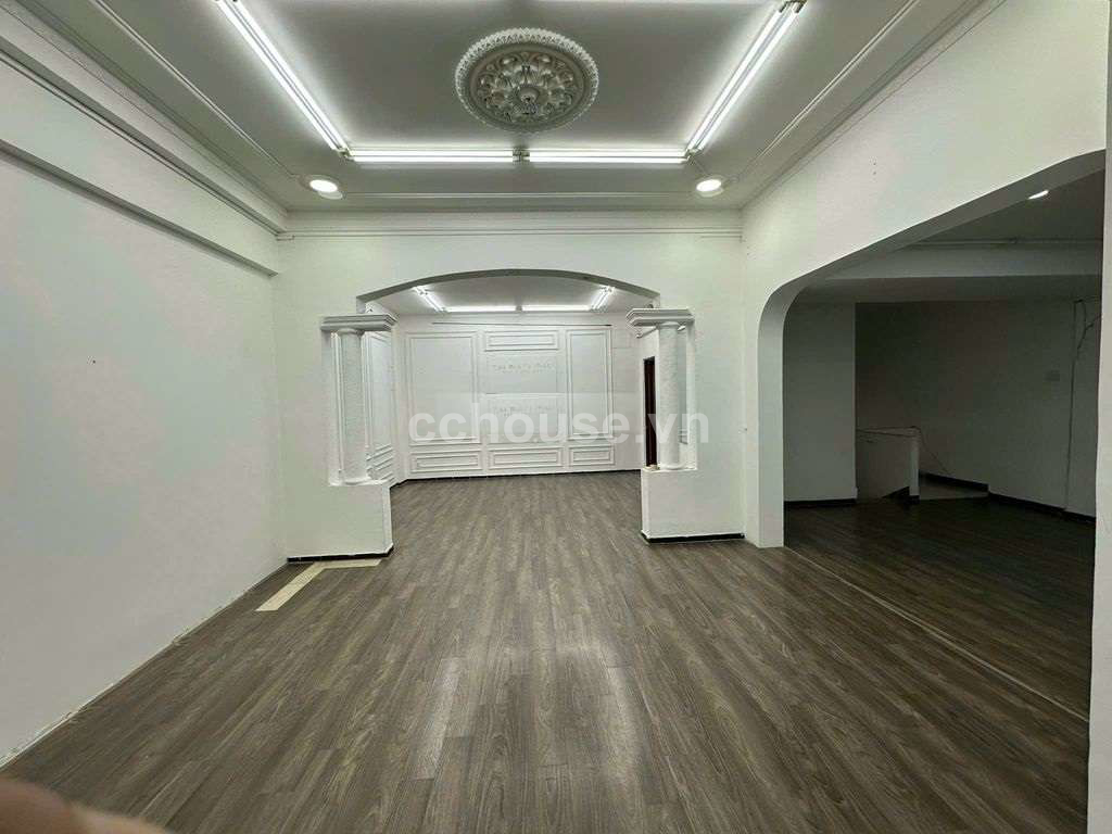 Cho thuê nhà MT Hồ Văn Huê, P.Đức Nhuận. DT 10x10m, 4 tầng