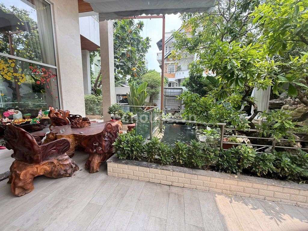 Biệt thự căn góc CMT8, P.Tân Sơn Nhất. DT 18x25m, hầm 5 tầng
