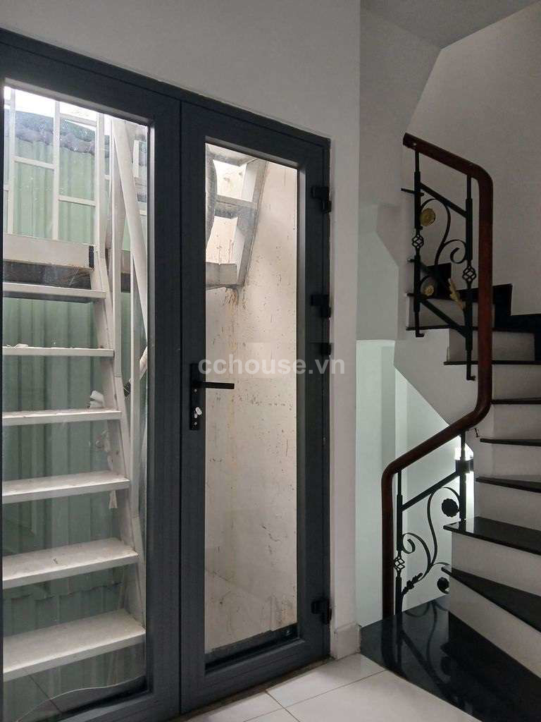 Cho thuê tòa nhà MT Nguyễn Văn Trỗi, P.Phú Nhuận. DT 5.5x12m, 8 tầng