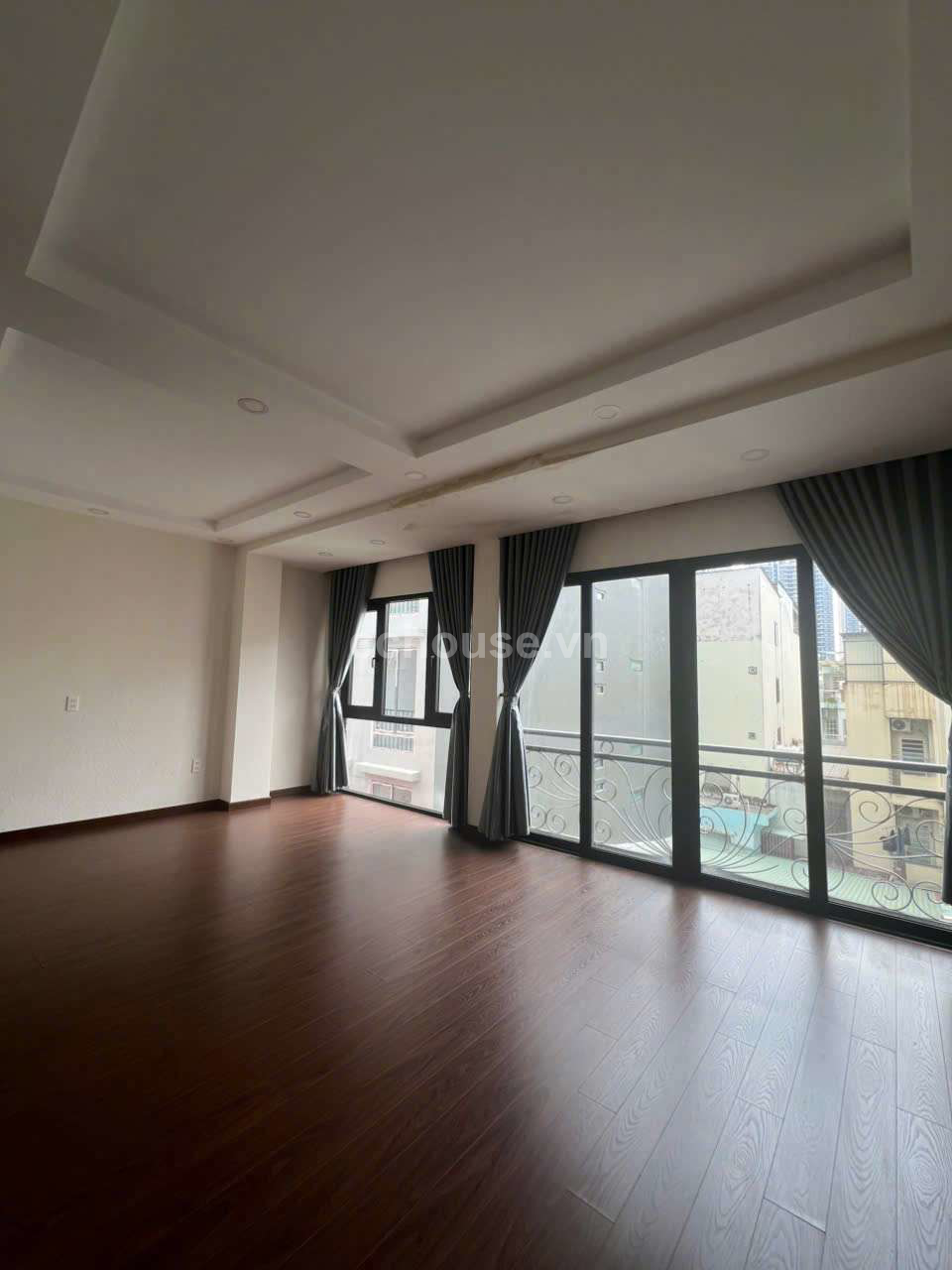 Bán nhà HXH Tô Hiến Thành, P.Diên Hồng. DT 6x5m, 5 tầng