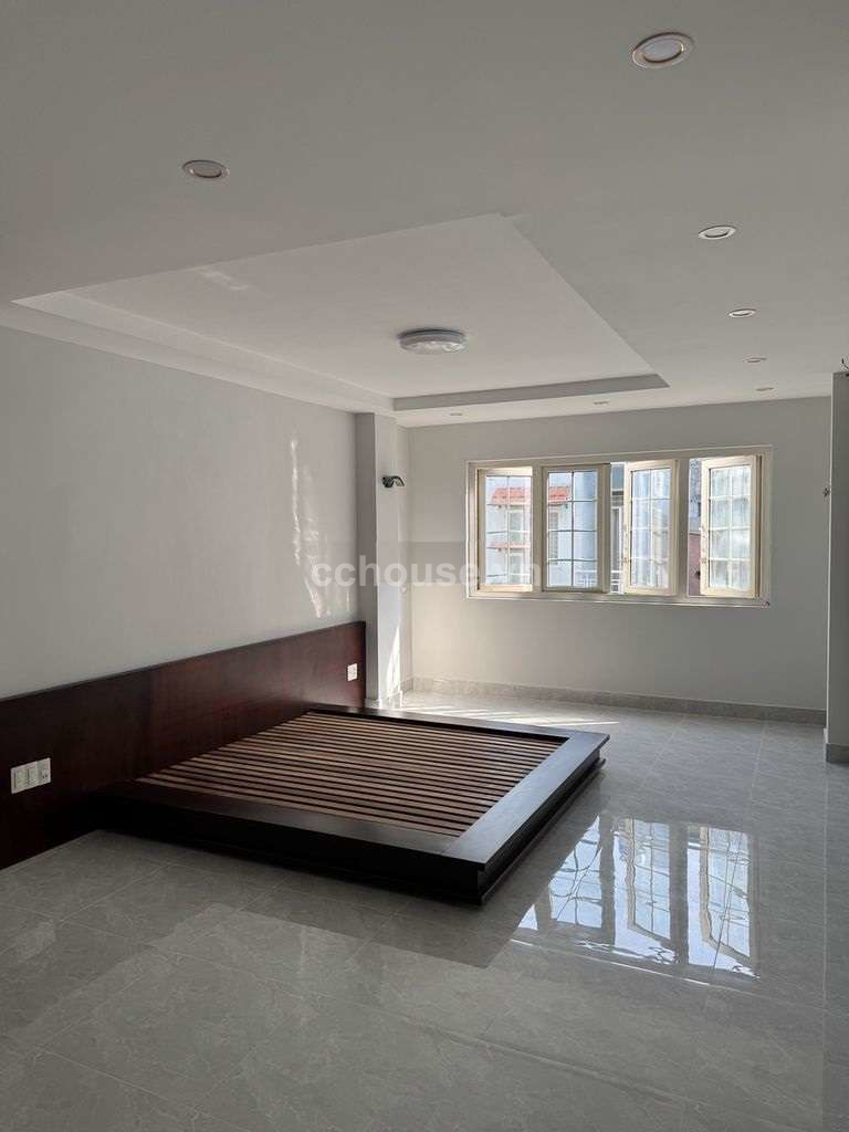 Bán nhà HXH Nguyễn Tri Phương, P.Vườn Lài. DT 4x12m, 3 tầng ST