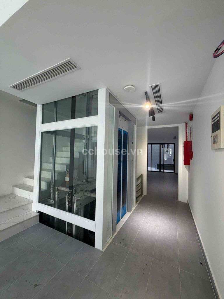 Tòa nhà MT Hồng Hà, P.Tân Sơn Hòa. DT 4.2x20m, hầm 6 tầng ST