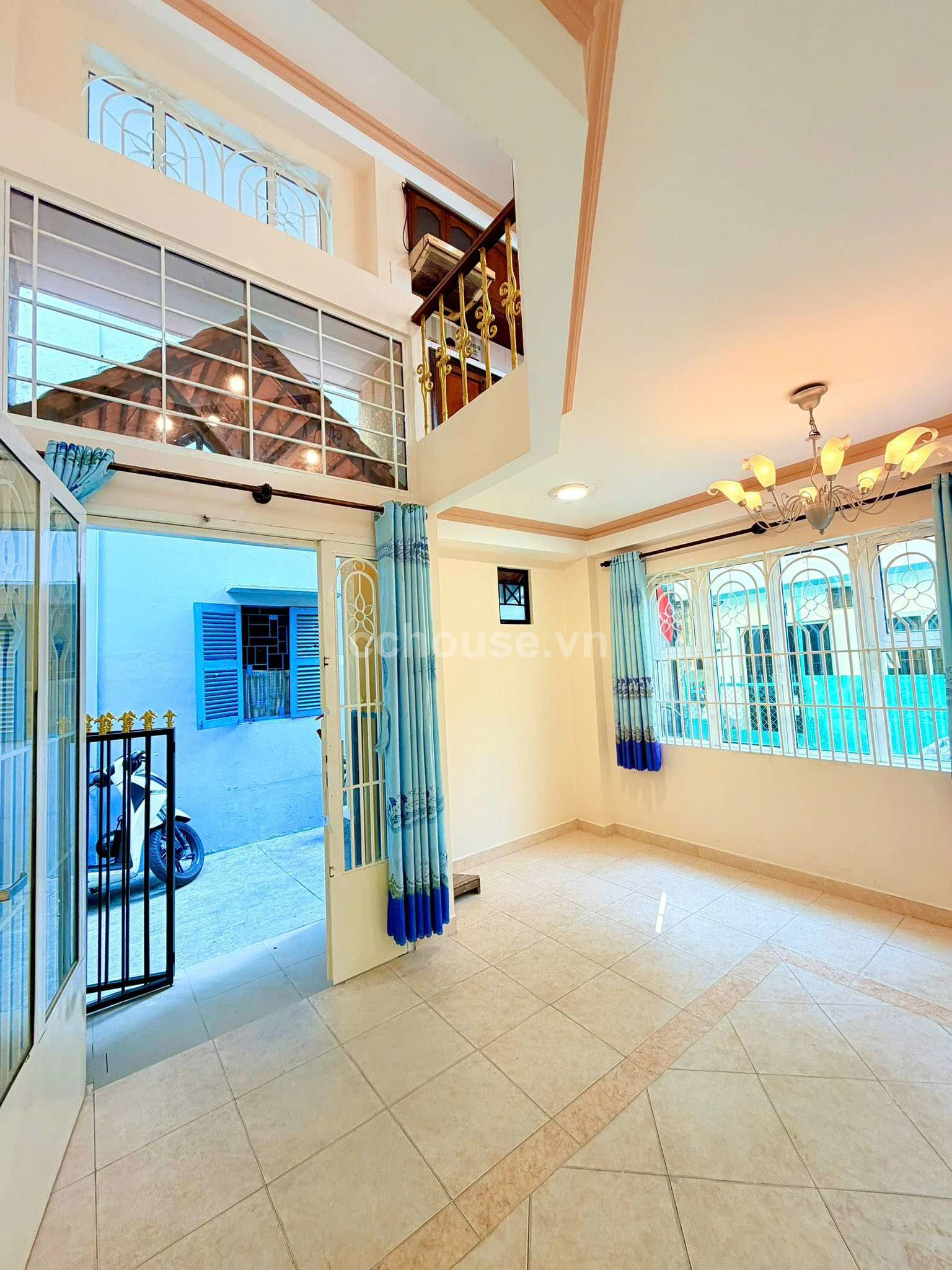 Bán nhà căn góc hẻm 135 Hòa Hưng, P.Hòa Hưng. DT 4.2x7m, 3 tầng ST