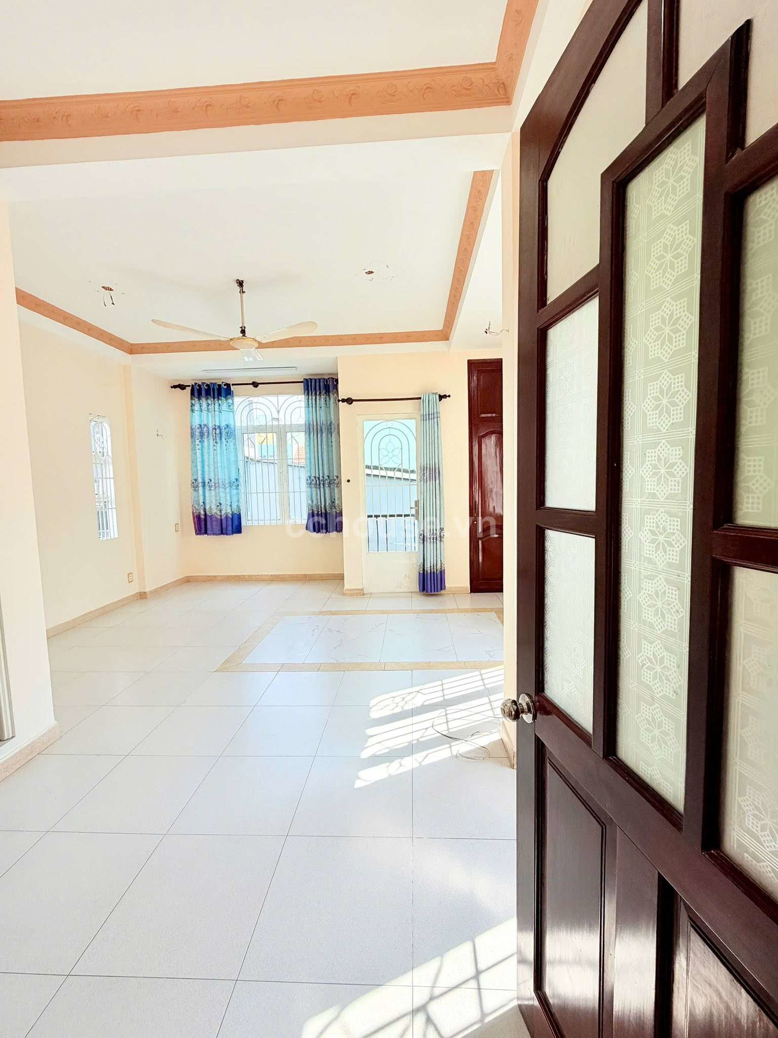 Bán nhà căn góc hẻm 135 Hòa Hưng, P.Hòa Hưng. DT 4.2x7m, 3 tầng ST