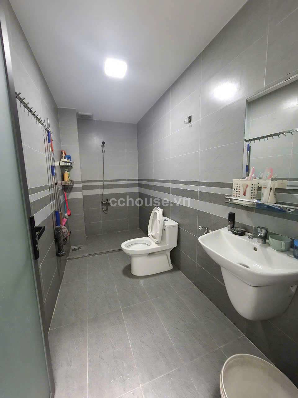 Bán nhà căn góc MT Năm Châu, P.Bảy Hiền. DT 15x6m, 2 tầng