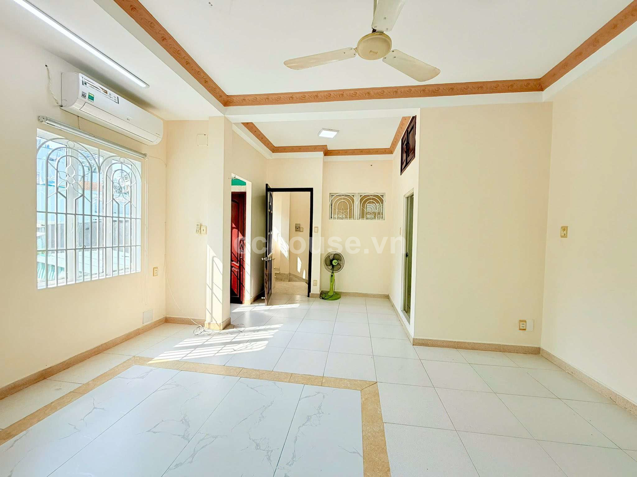 Bán nhà căn góc hẻm 135 Hòa Hưng, P.Hòa Hưng. DT 4.2x7m, 3 tầng ST