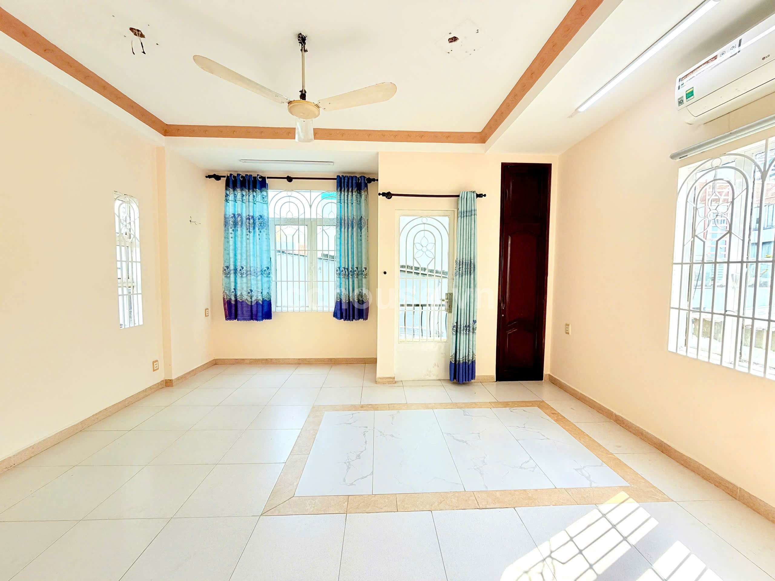 Bán nhà 4 tầng Căn Góc Hẻm Hòa Hưng phường 12 quận 10