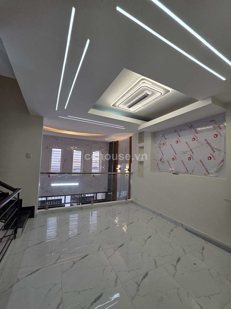 Bán nhà HXT Lạc Long Quân, P.Hòa Bình. DT 5.4x9m, 4 tầng ST