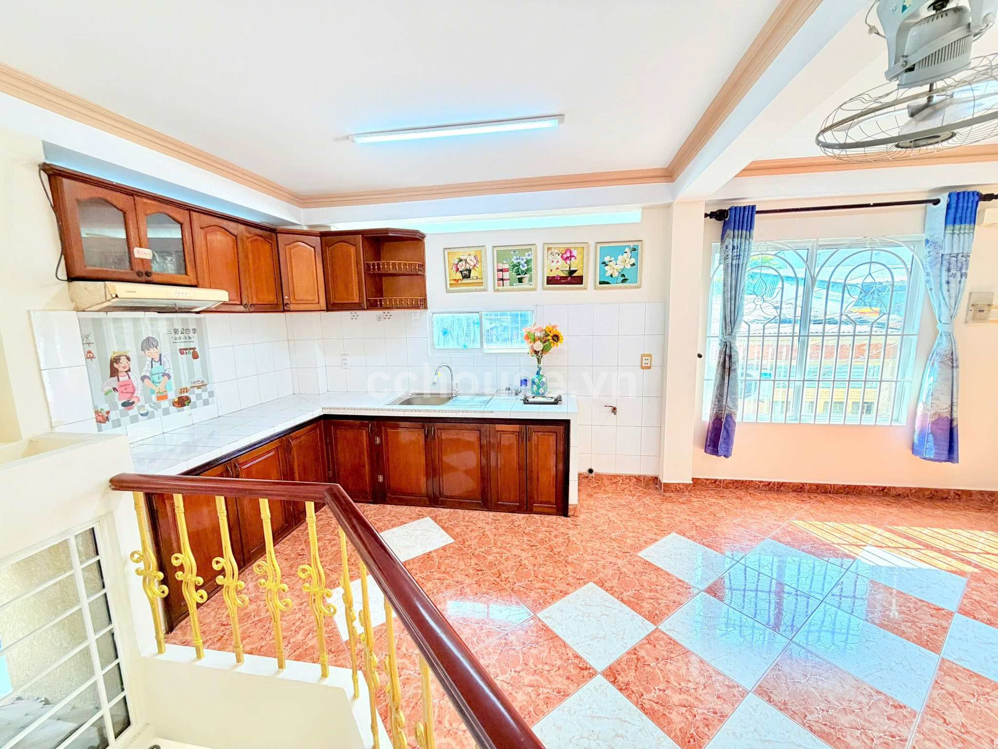 Bán nhà căn góc hẻm 135 Hòa Hưng, P.Hòa Hưng. DT 4.2x7m, 3 tầng ST