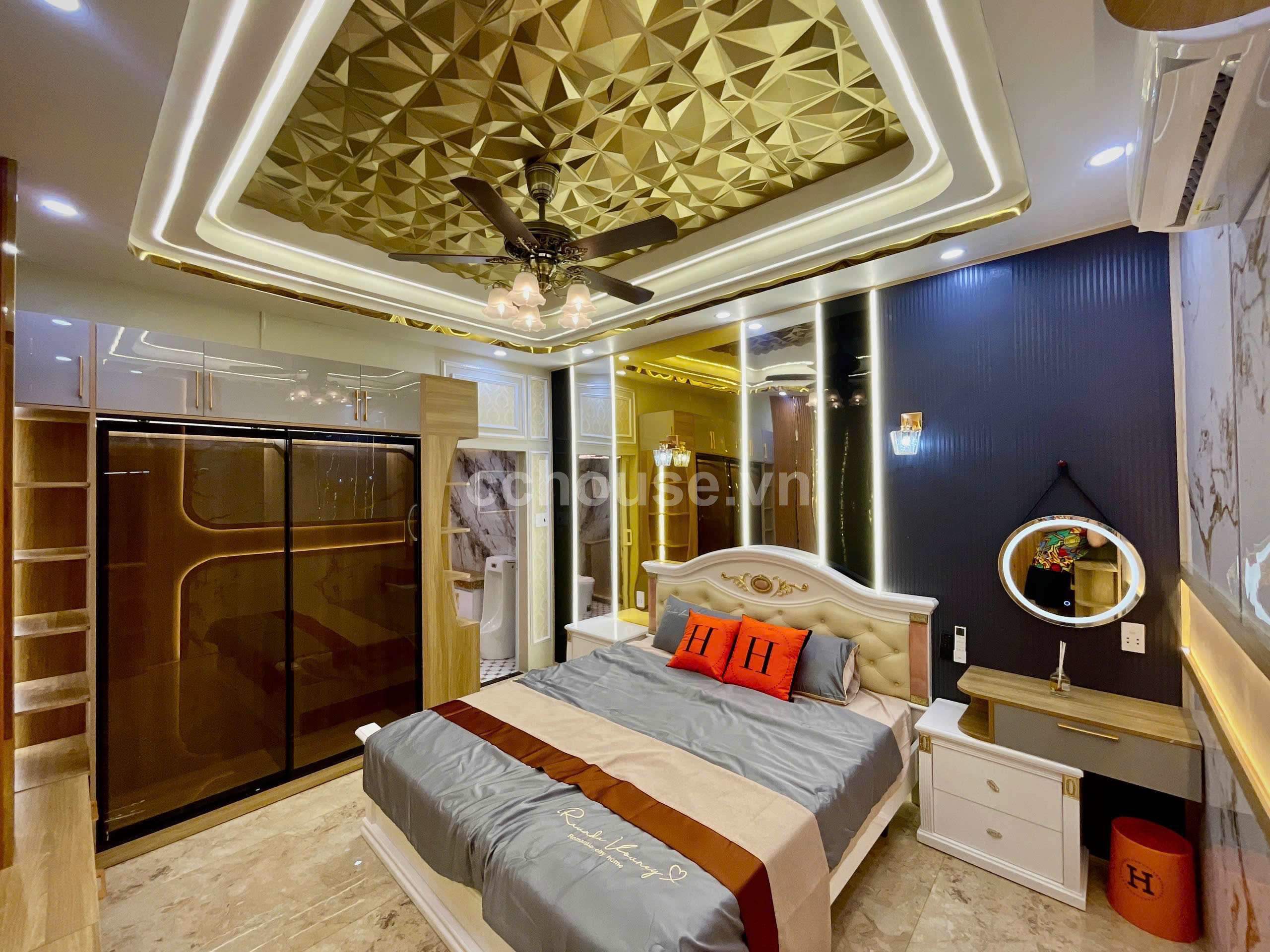 Bán nhà trục CMT8, P.Tân Sơn Nhất. DT 80m2, 2 tầng
