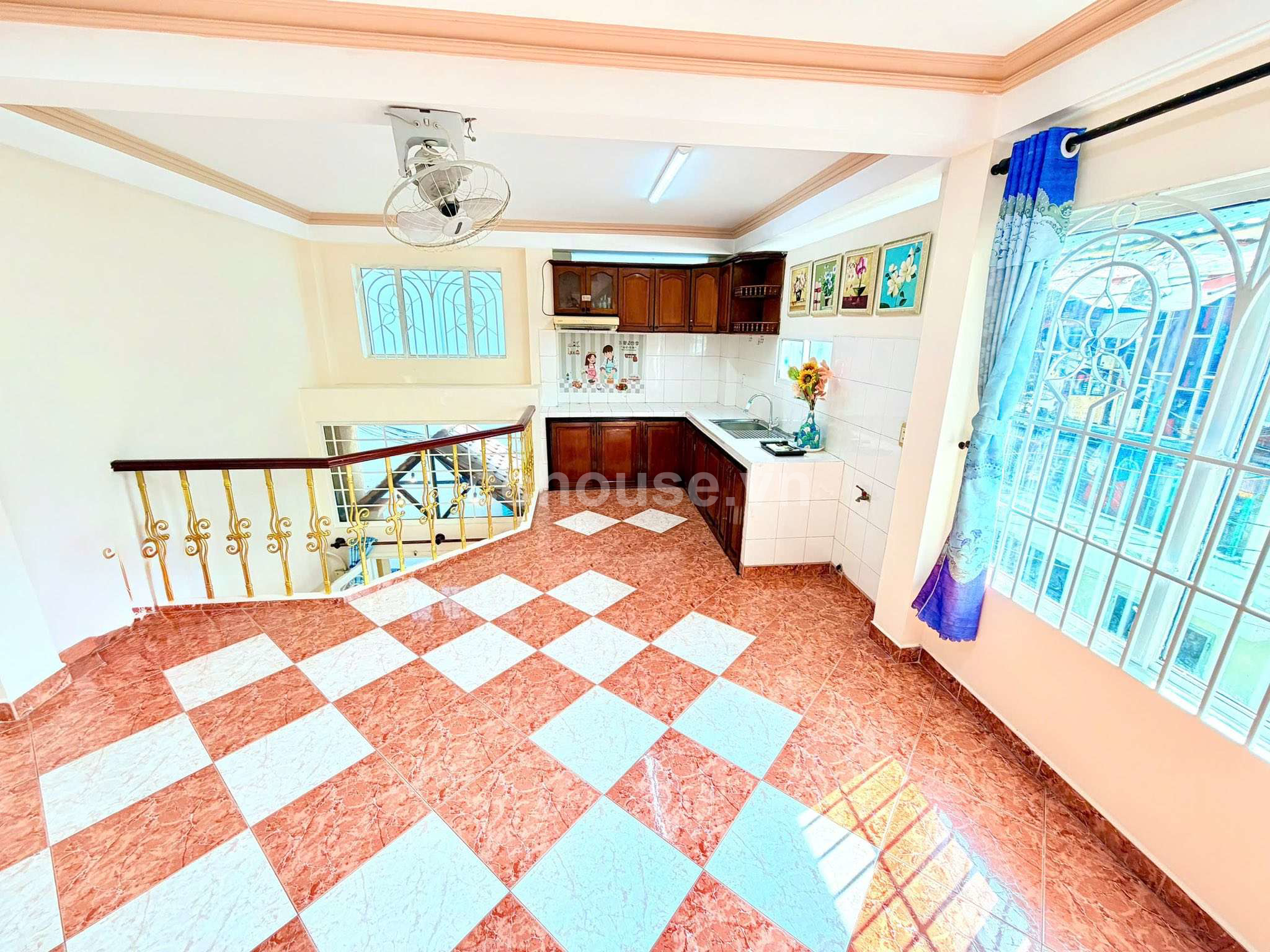 Bán nhà căn góc hẻm 135 Hòa Hưng, P.Hòa Hưng. DT 4.2x7m, 3 tầng ST