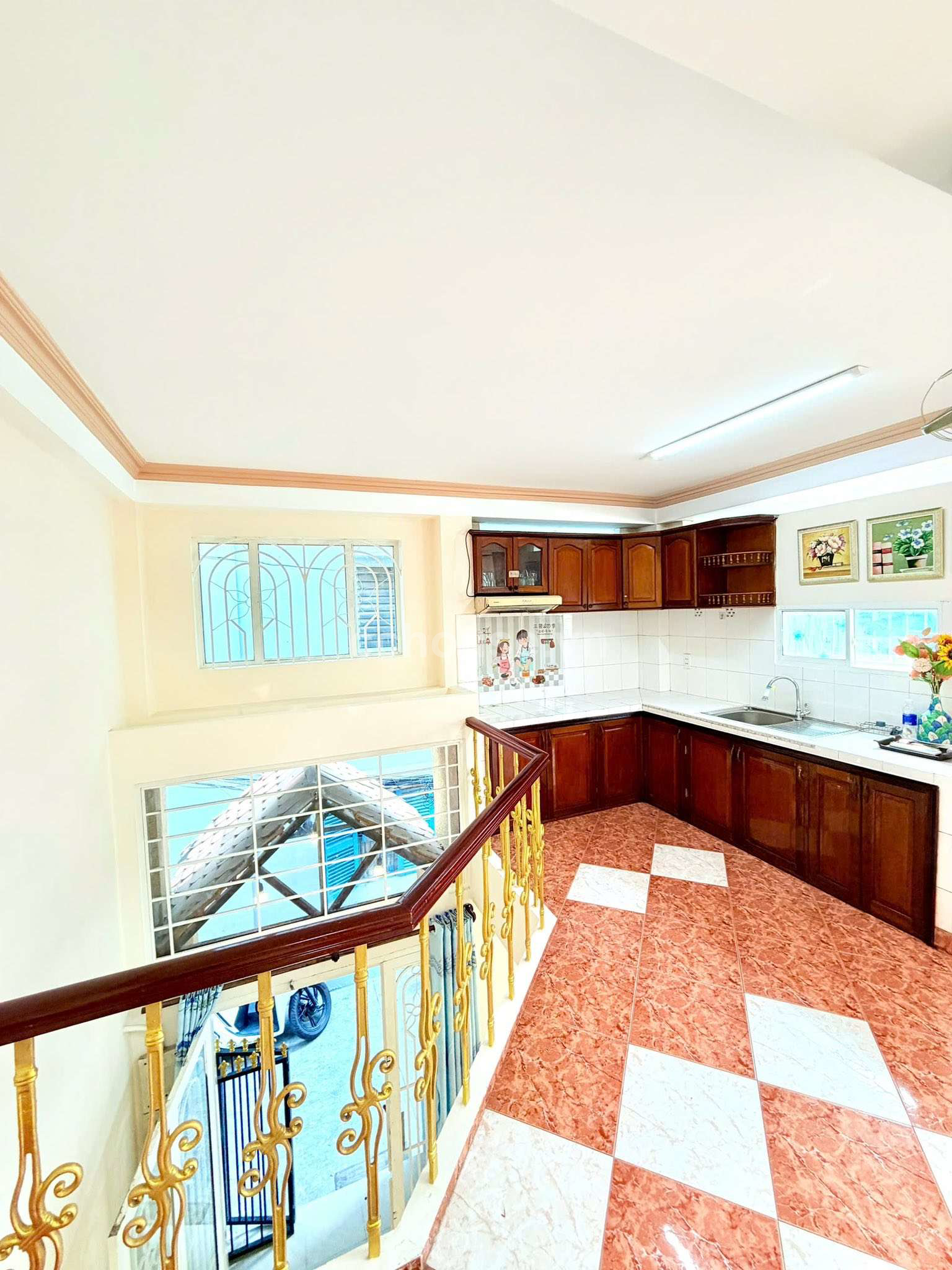 Bán nhà căn góc hẻm 135 Hòa Hưng, P.Hòa Hưng. DT 4.2x7m, 3 tầng ST