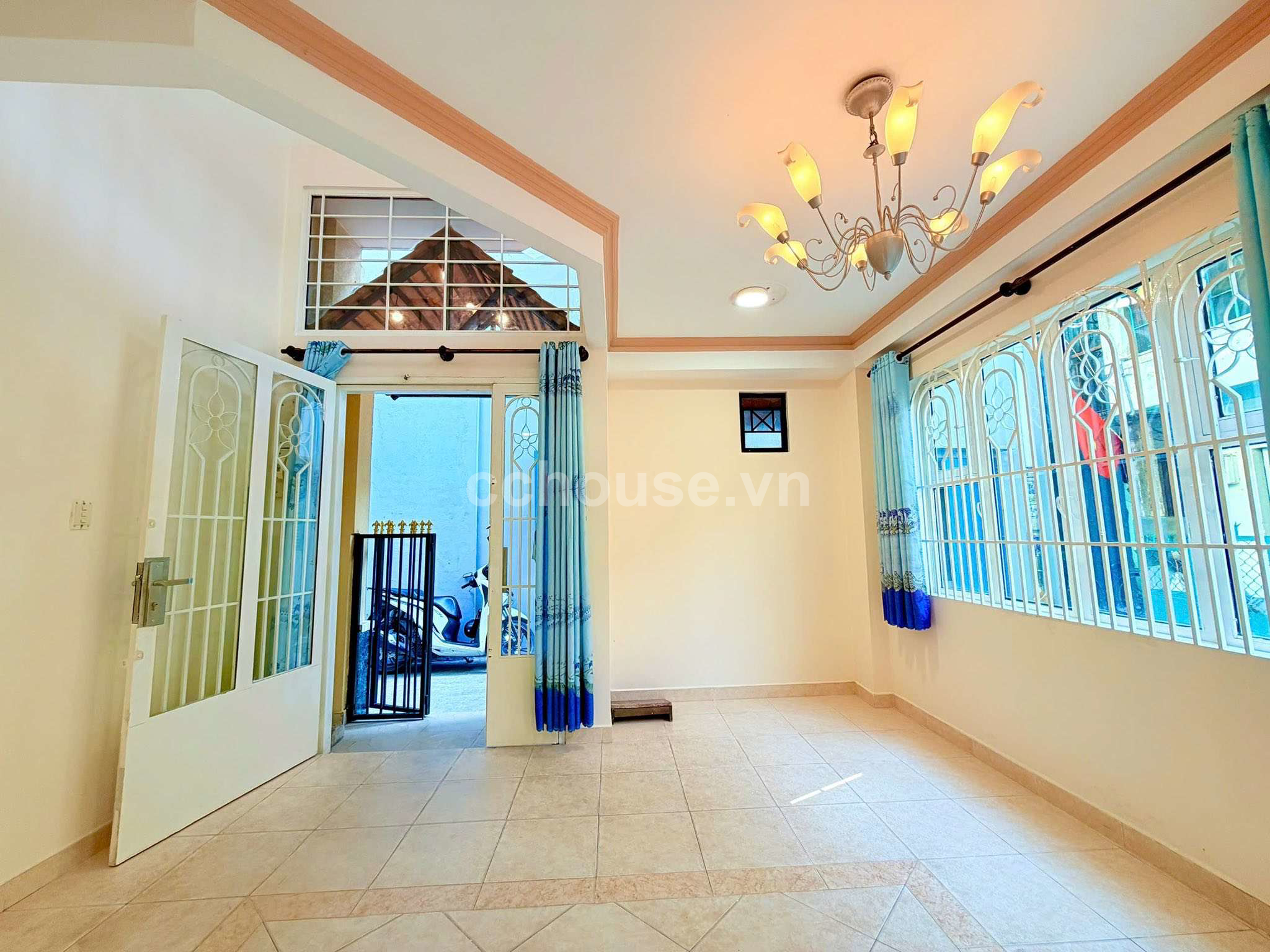 Bán nhà căn góc hẻm 135 Hòa Hưng, P.Hòa Hưng. DT 4.2x7m, 3 tầng ST