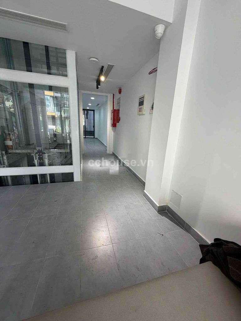 Tòa nhà MT Hồng Hà, P.Tân Sơn Hòa. DT 4.2x20m, hầm 6 tầng ST
