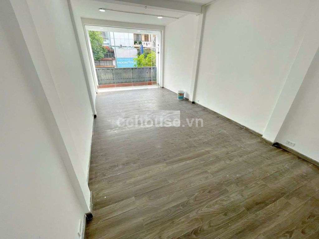 Cho thuê NCMT Hoàng Hoa Thám. P.Gia Định. DT 4.7x20m NH, 3 tầng