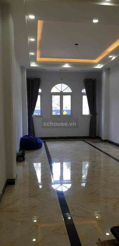 Cho thuê nhà NCMT Nguyễn Chí Thanh, P.Diên Hồng. DT 4x19m, 6 tầng ST