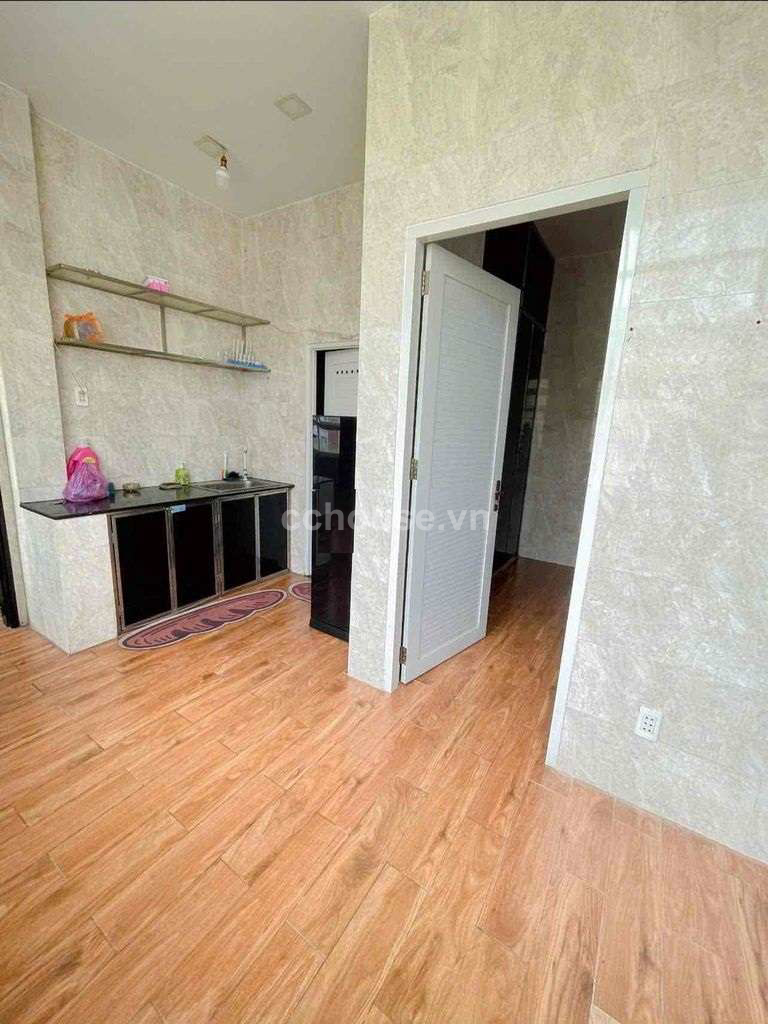 Bán nhà căn góc MT Ca Văn Thỉnh, P.Bảy Hiền. DT 4x14.5m, 5 tầng ST